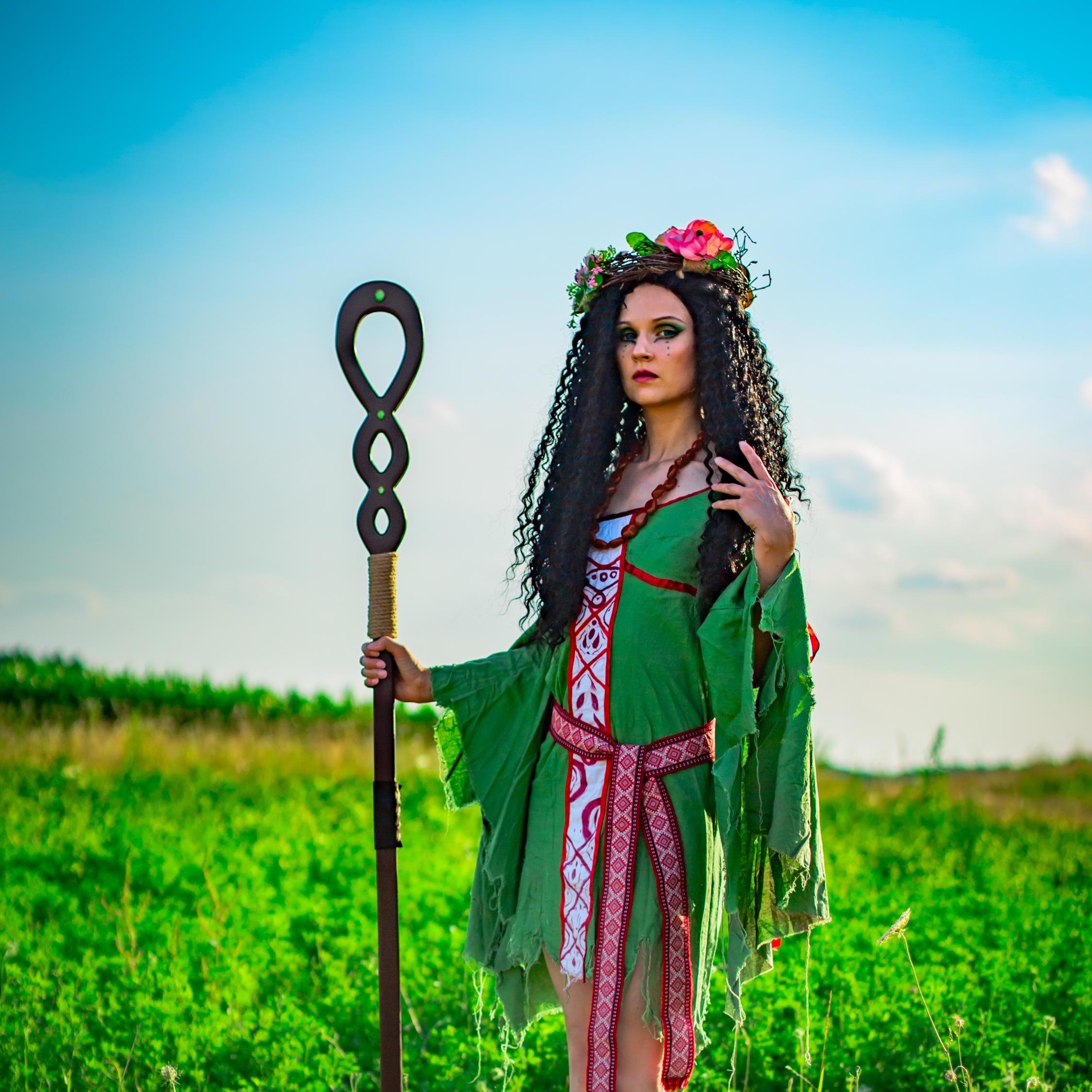 Celestial Ellipse Staff – Wooden Druid Staff, Handmade Fantasy Prop, Mystical Nature Decor, Cosmic Ritual Wand, Forest Magic