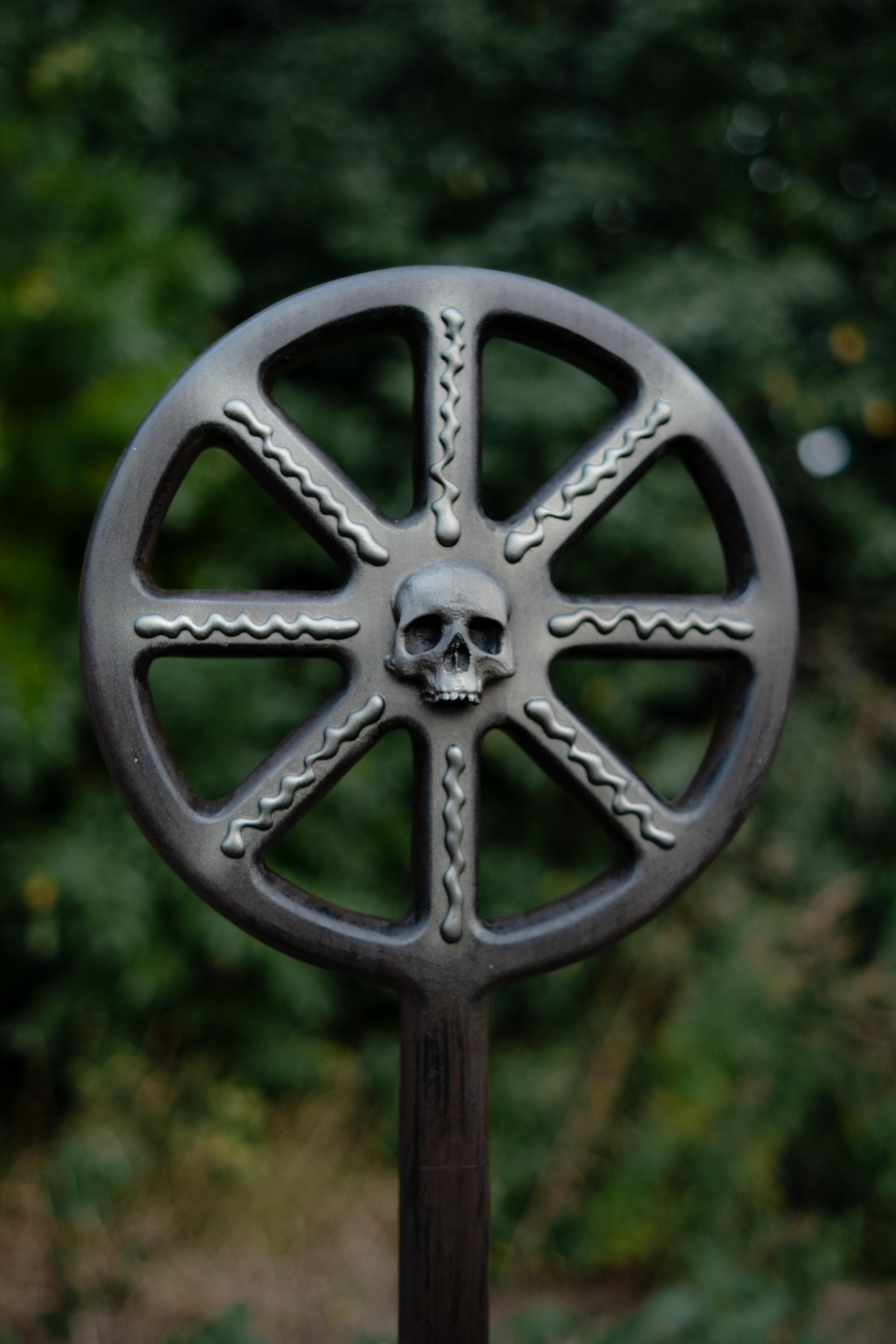 Skull Wheel Staff – Dark Ritual Wooden Prop, Sorcerer and Warlock Staff, Handcrafted Wizard Wand