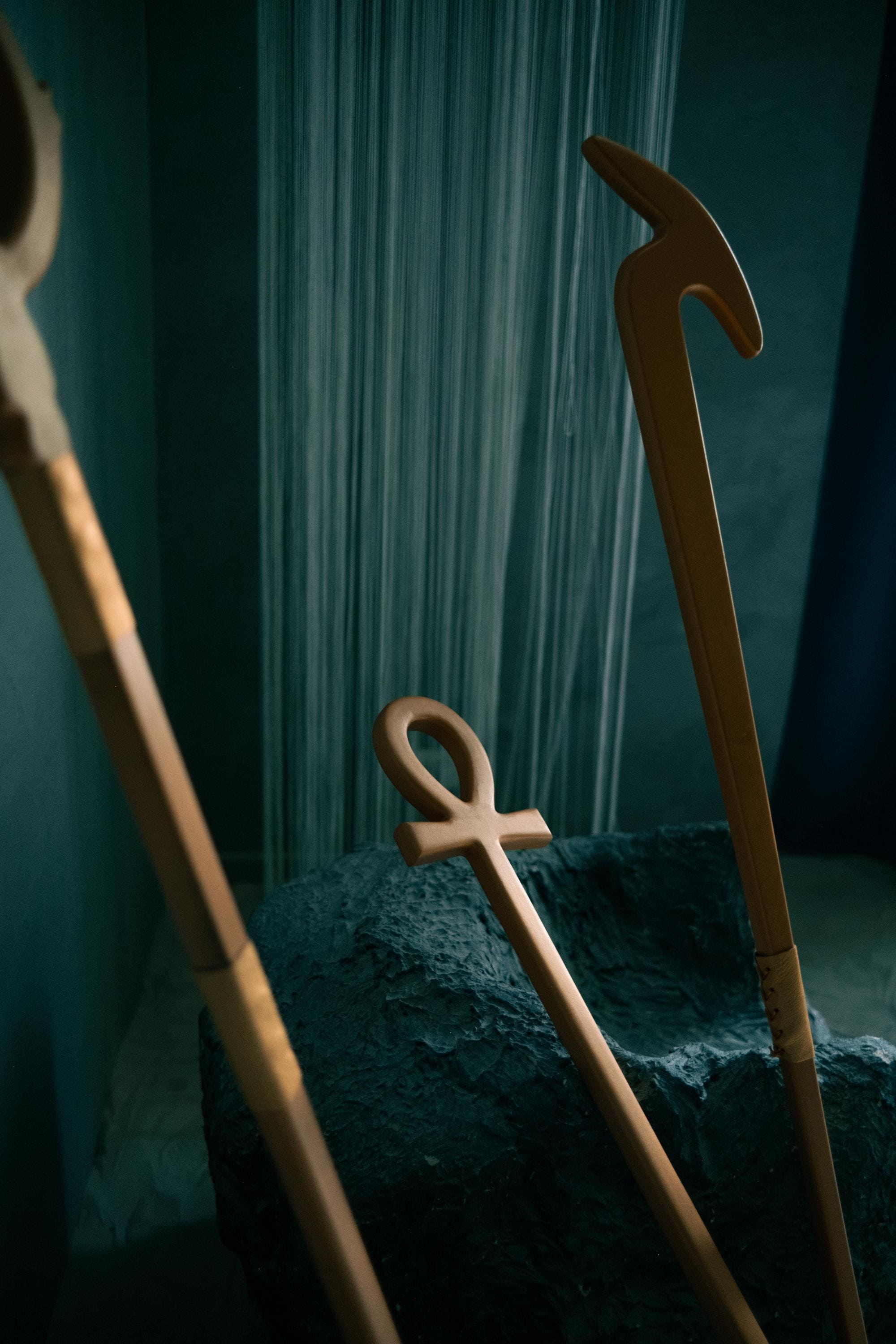 Golden Trident Egyptian Staff – Wooden Fantasy Prop, Mythical Weapon Accessory For Festivals,Mosmic Warrior