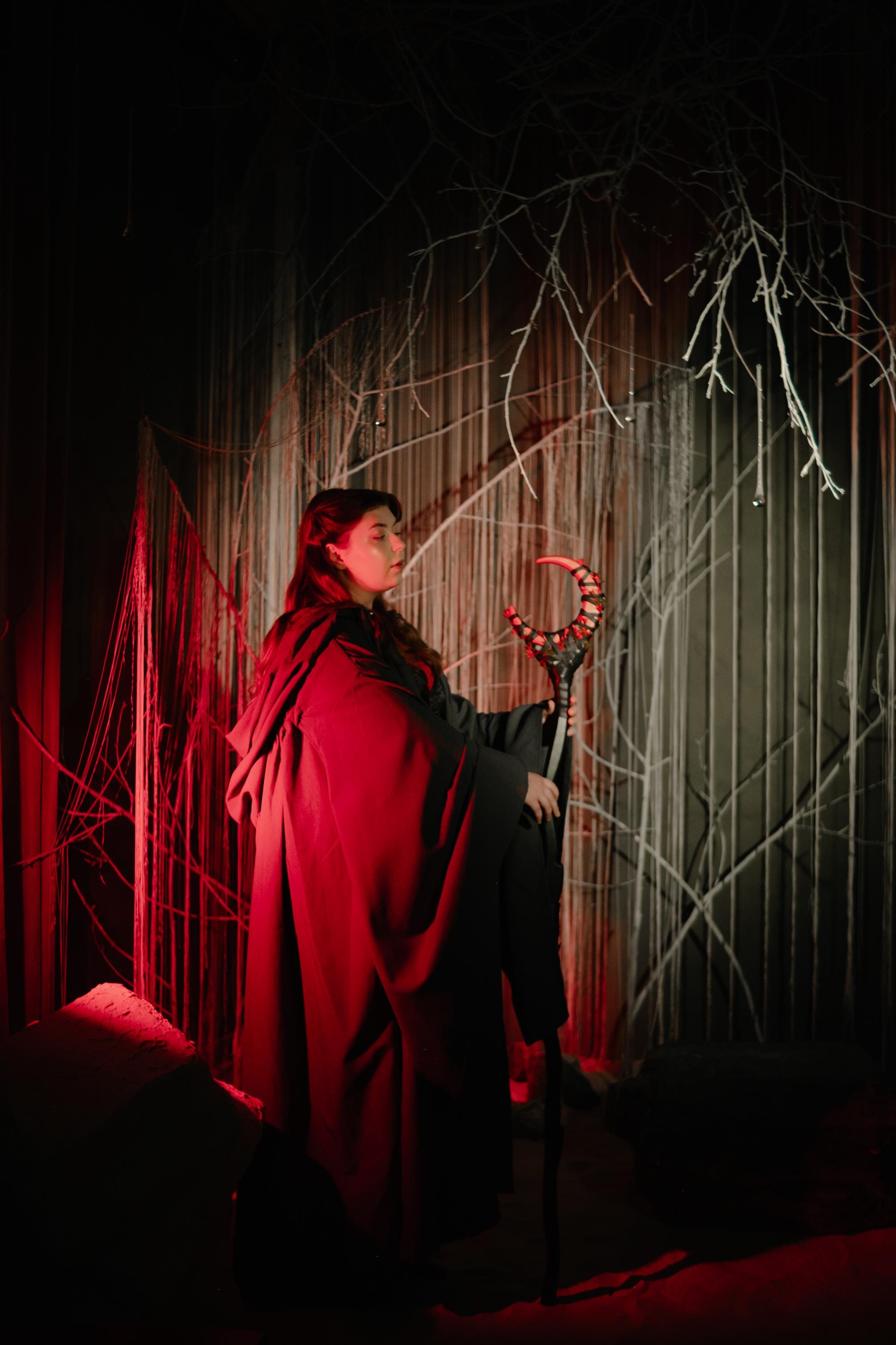 Red Bellflower Moon Staff – Wooden Fantasy Prop with Black Leather Staff, Handcrafted Wizard Staff, Decorative Alder Wood Design