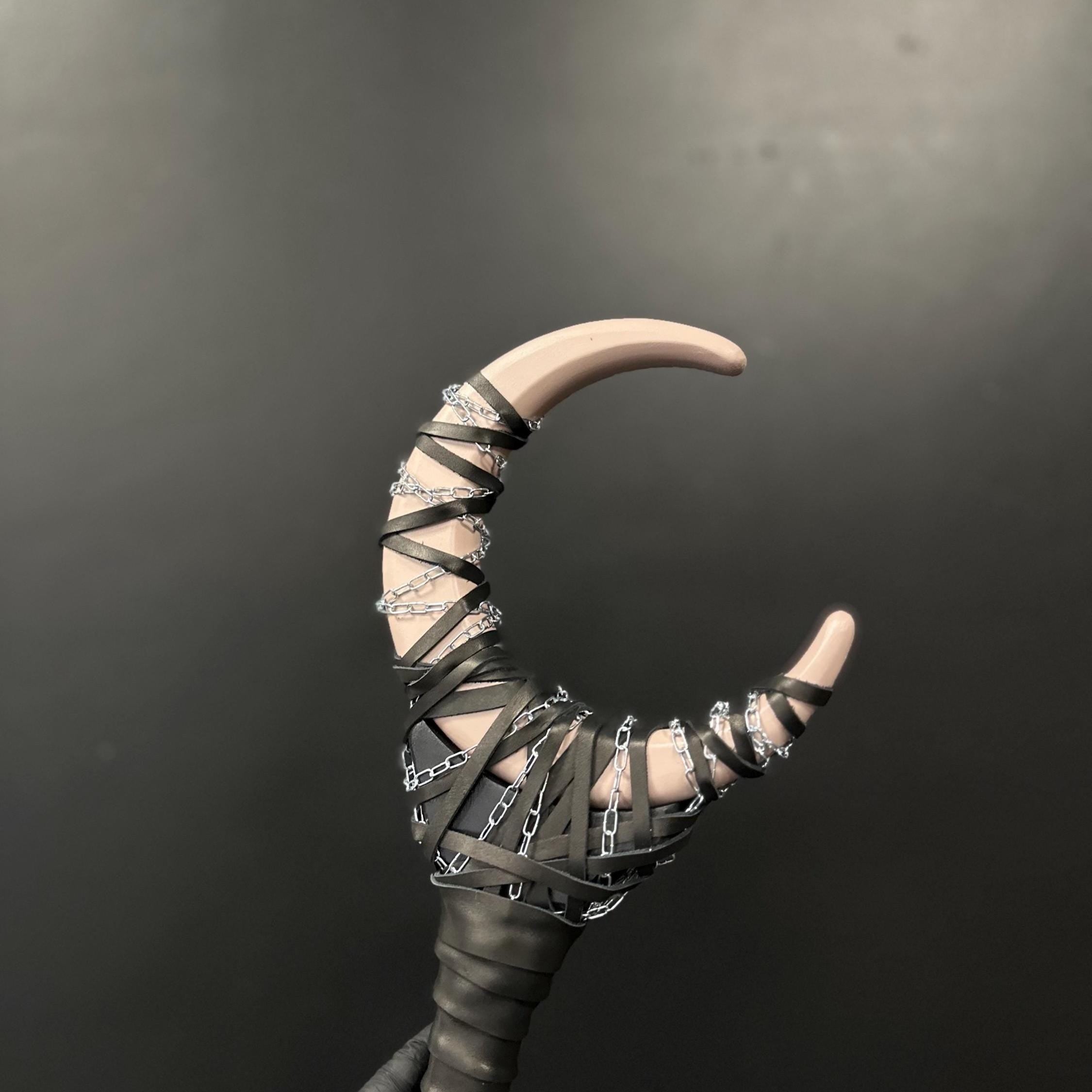 Beige Moon Staff – Ivory Light of Dawn, Wooden Wizard Wand, Handmade Ritual Prop, Fantasy Decor, Natural Alder Wood